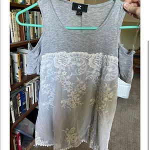 Gray shirt with with white floral lace, cut at the shoulder